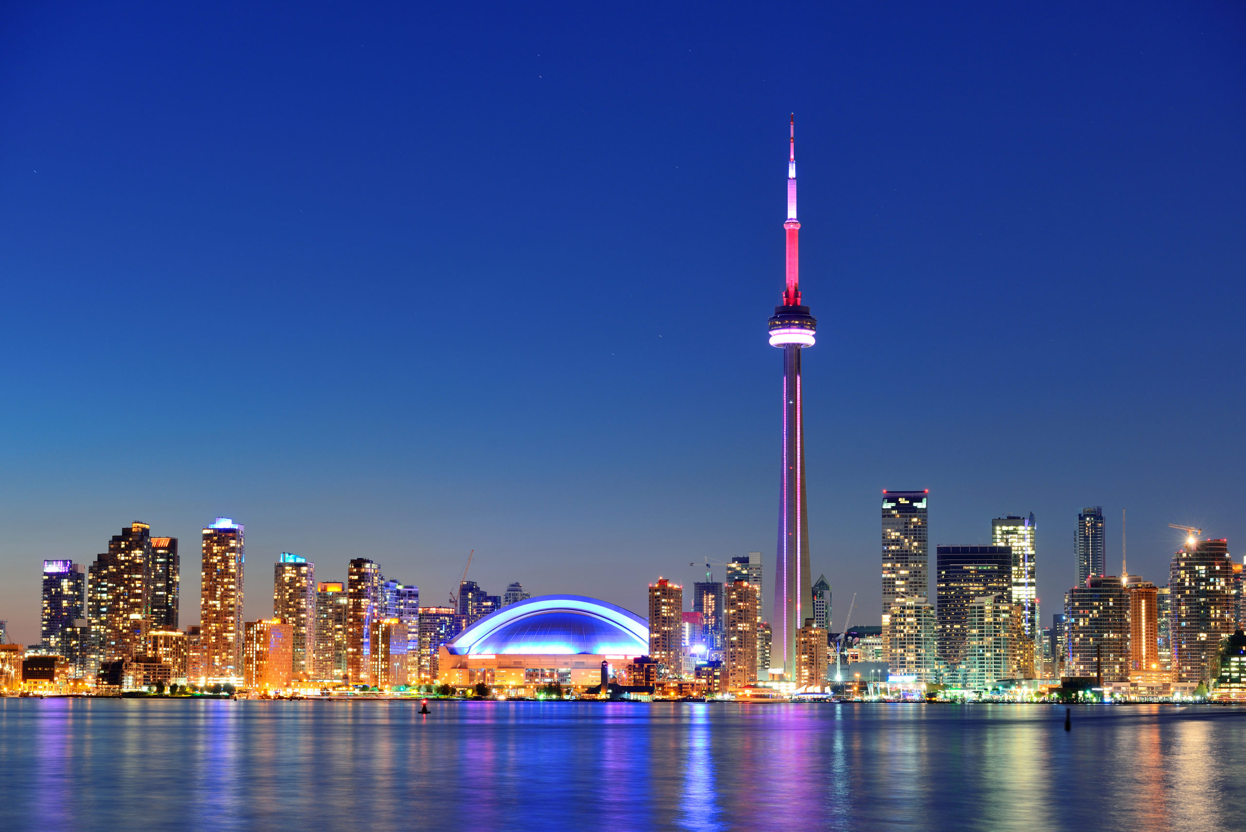Toronto,Sunset,Over,Lake,Panorama,With,Urban,Skyline.